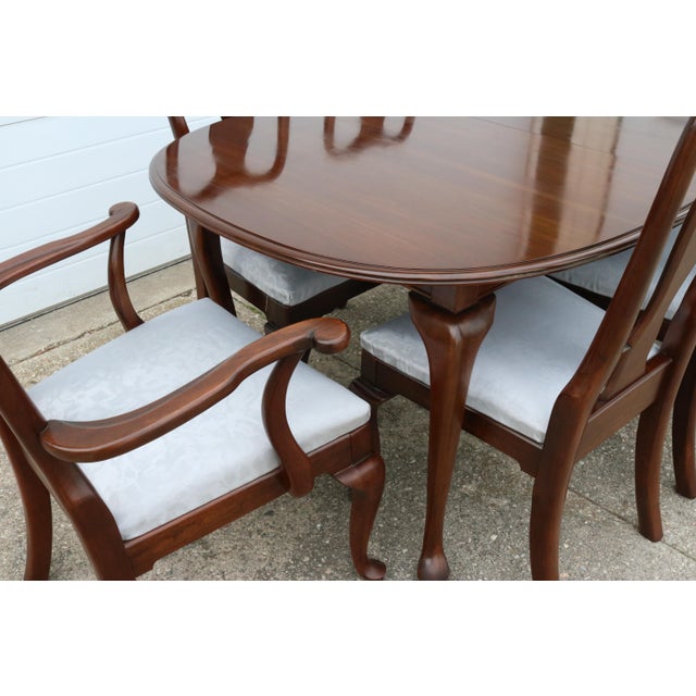 1979 Ethan Allen Georgian Court Queen Anne Style Dining Table and Chairs - Set of 7 For Sale - Image 14 of 18