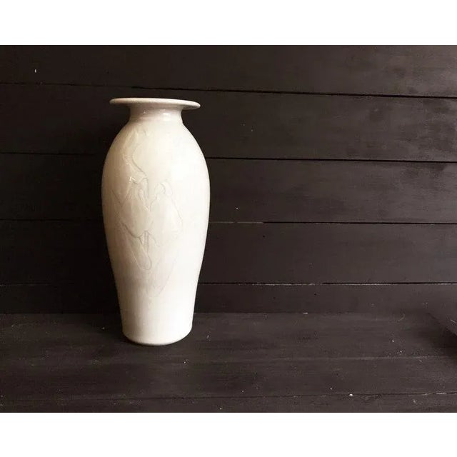 Vintage white stoneware vase / iris vase design white vase / floral white stoneware vase Vintage stoneware vase with iris...