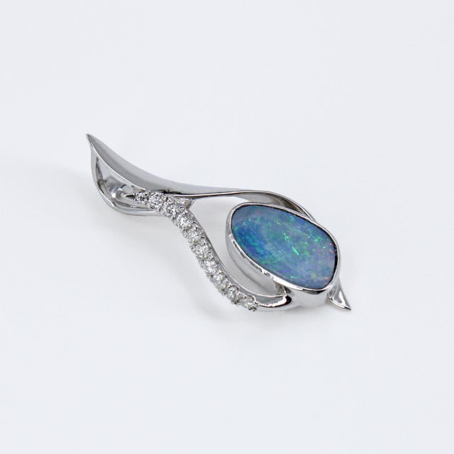 This exquisite pendant showcases a 1.16 carat Opal gemstone, elegantly encased in solid 14K gold. The opal's vibrant hues...