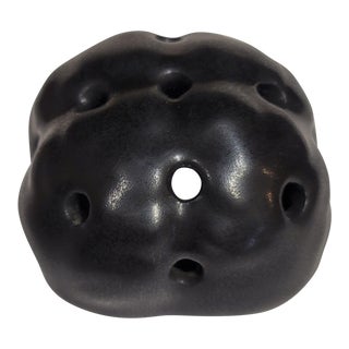 1950s Van Briggle Frog in Matte Midnight Black For Sale
