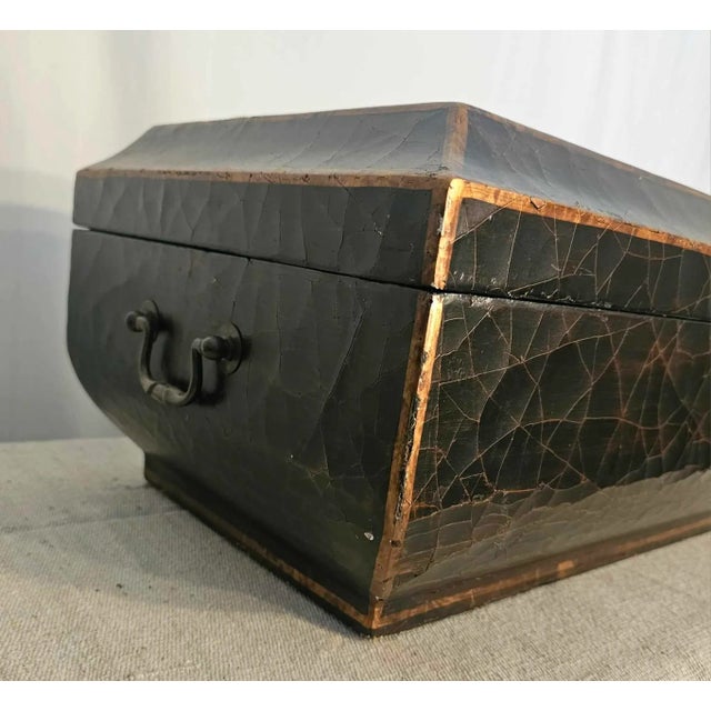 Late 20th Century Hilda Flack Style Chinoirsiere Crackle Finish Hinged Box For Sale In Atlanta - Image 6 of 8