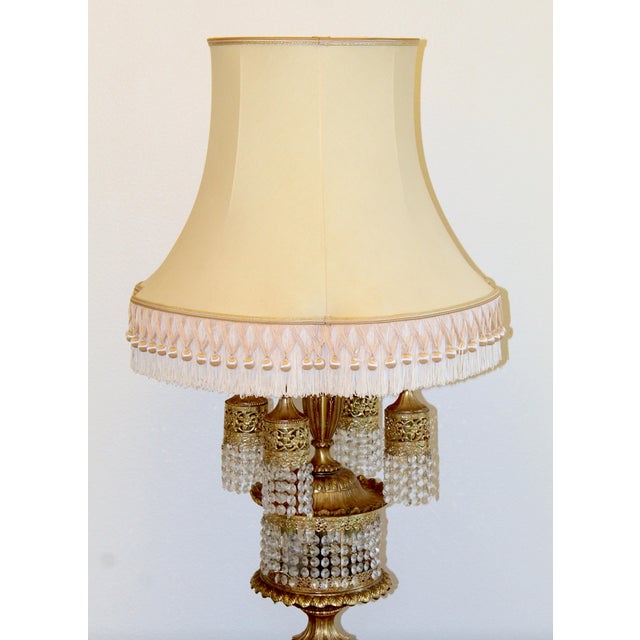 1960s Hollywood Regency Brass & Crystal Waterfall Table Lamp For Sale - Image 4 of 17