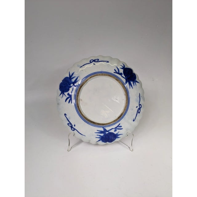 Early 20th Century Pair of Early 20th Century Japanese Imari Plates For Sale - Image 5 of 7