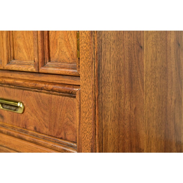 Thomasville Mid-Century Modern Hollywood Regency Sculpted Walnut Campaign Nightstands, Pair For Sale - Image 11 of 17