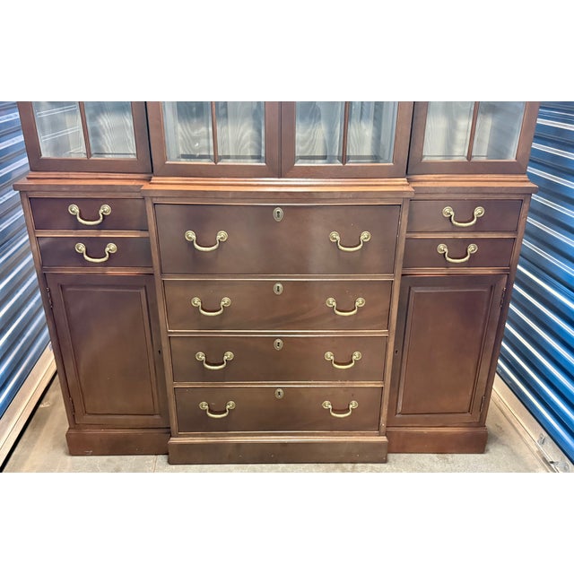 1970s Federal Style Henredon Breakfront China Cabinet For Sale - Image 9 of 18