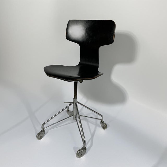 Black Model 3113 Swivel Office Chair by Arne Jacobsen for Fritz Hansen, 1969 For Sale - Image 8 of 8
