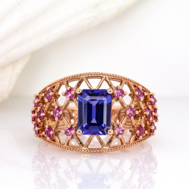 Modern 1.4Ct Statement Tanzanite Ring With Pink Sapphire Accents: Solid 14k Gold, 8x6mm, Size 6.75 For Sale - Image 3 of 7