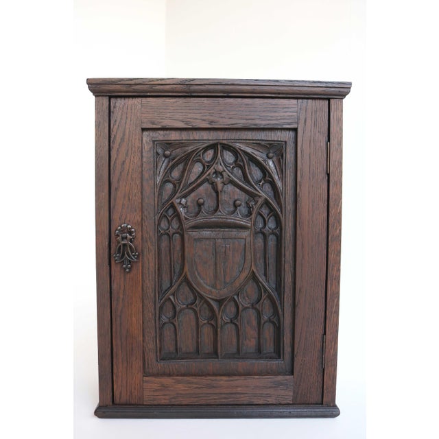 Antique French Neo-Gothic Wall Cabinet in Hand-Carved Wood, 19th Century For Sale - Image 10 of 13