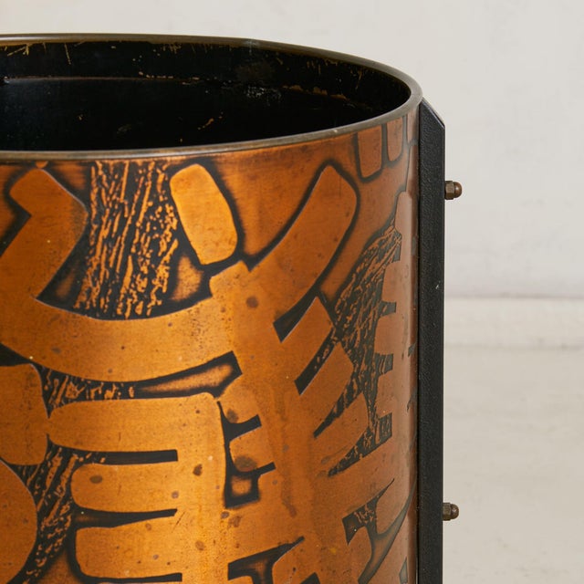 Italian Etched Copper Planter No. 01 Attributed to Victor Cerrato, 1960s For Sale In Chicago - Image 6 of 6