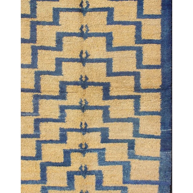 Vintage Mid-Century Modern Tulu Turkish Rug With Tribal Pattern in Blue and Soft Gold For Sale - Image 9 of 12