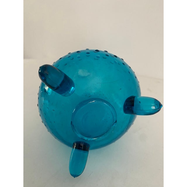 Mid-Century Modern L.E Smith Turquoise Cyan Blue Hobnail Glass 3-Toed Footed Swung Vase For Sale - Image 10 of 11