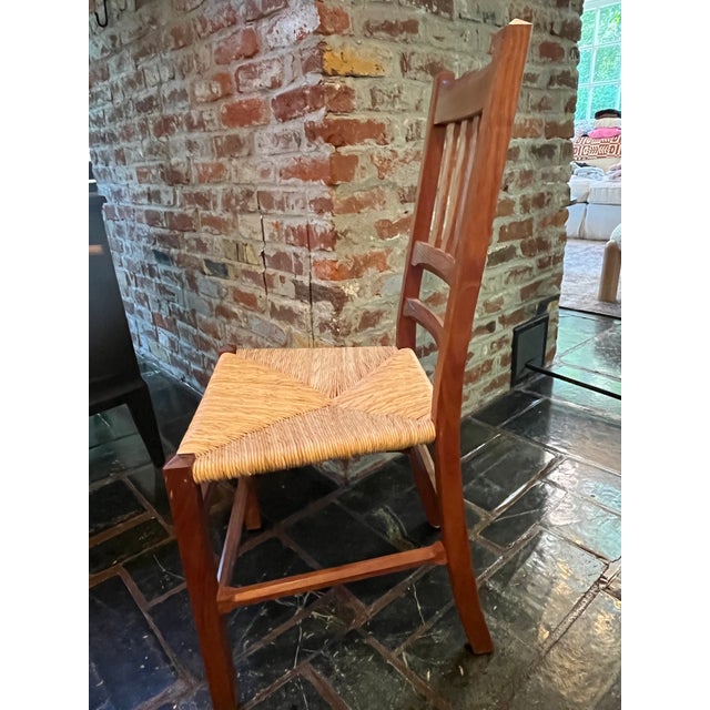 American 1990s Eight Charles Shackleton Hand-Hewn American Cherry Cottage Dining Chairs With Rush Seats For Sale - Image 3 of 5