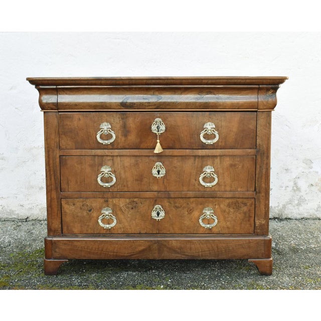 Louis Philippe French Chest of Drawers in Walnut, 1800s For Sale - Image 4 of 18