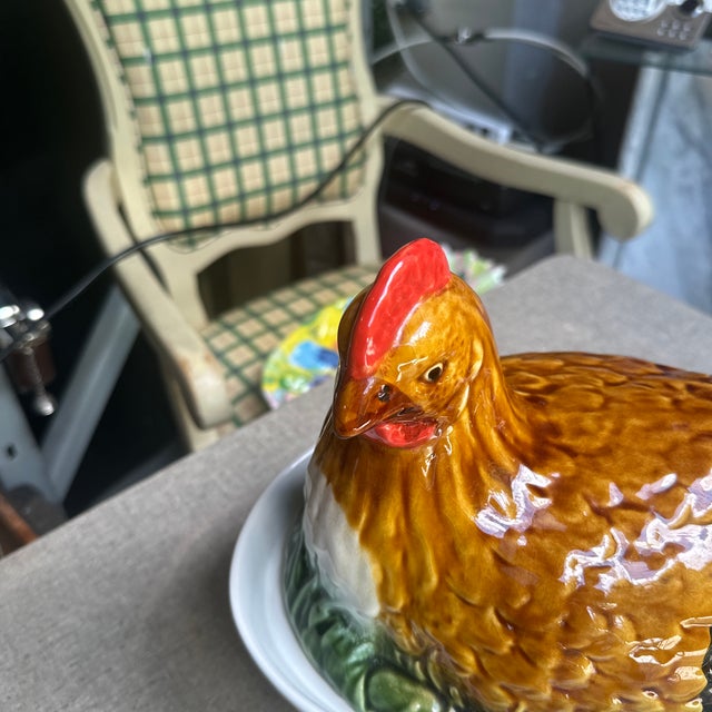 Mexican 1970s Majolica Style Hen Tureen With Ladle For Sale - Image 3 of 7