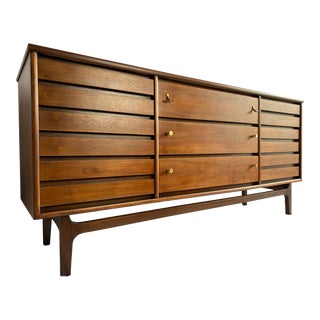1950s Stanley Midcentury Modern Lowboy With Bakelite Pulls For Sale