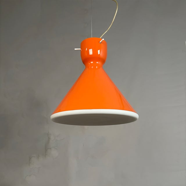 Vintage lamp with white lacquered metal parts and an e27 bulb holder. Made of white murano glass and decorated by venetian...