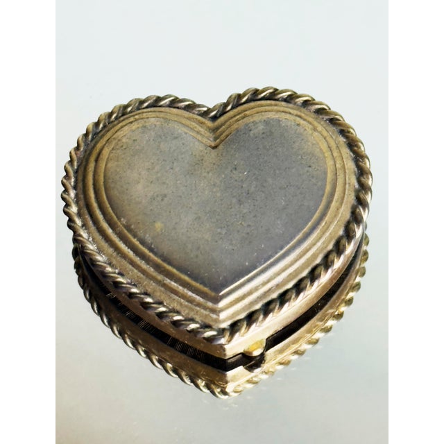 Vintage 1976 Estée Lauder “Fluted Heart” Perfume Compact For Sale - Image 9 of 13