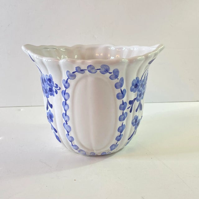 1990s Jay Wilfred for Andrea by Sadek Petite Blue & White Portuguese Fluted Porcelain Cachepot For Sale - Image 11 of 11