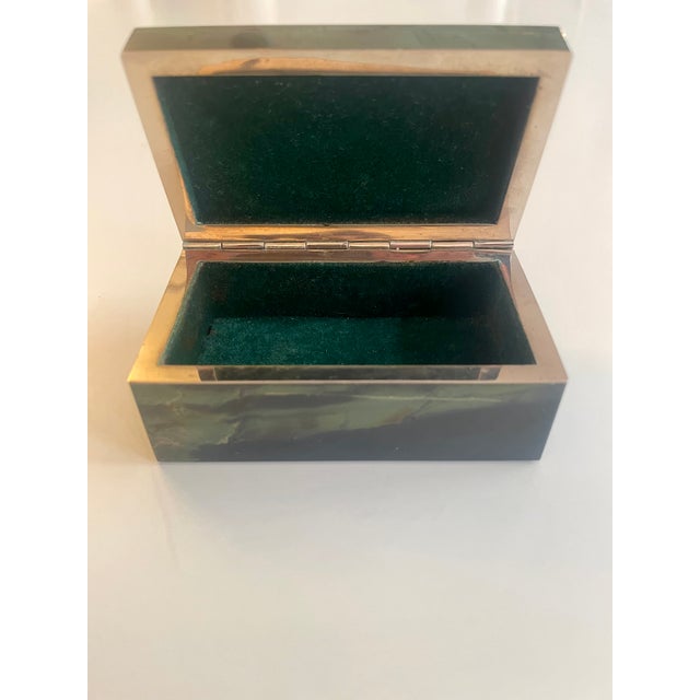 Particularly rare small box made of green jasper in excellent condition