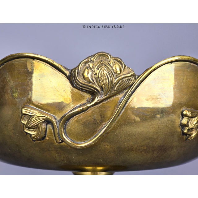 This large vintage brass bowl features graceful and romantic Art Nouveau style. The scallop edge will show off your...