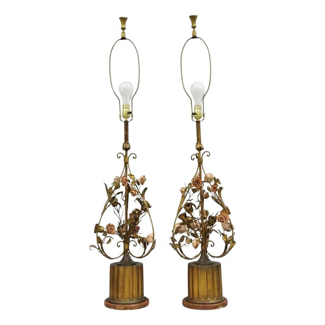 Early 20th Century Italian Hollywood Regency Gold Gilt Iron Metal Pink Rose Tall Table Lamps Pair For Sale