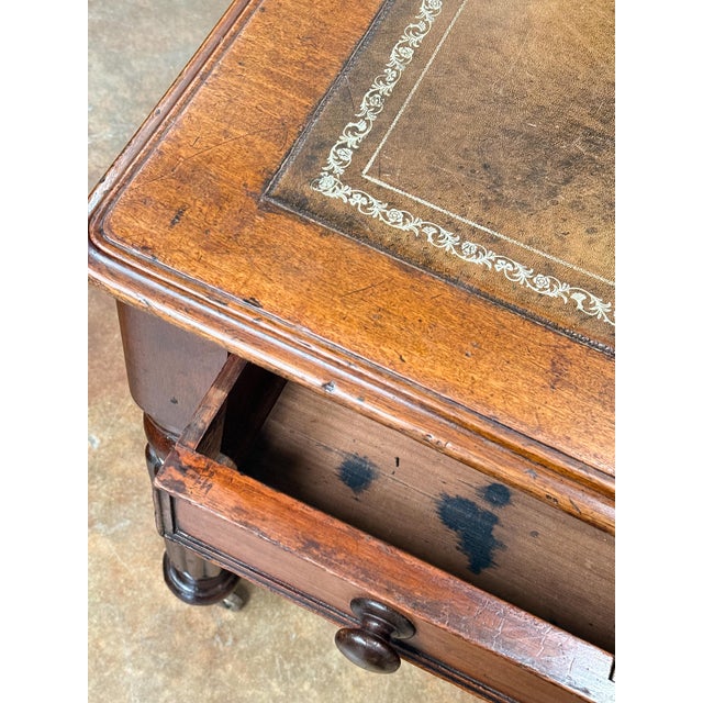 19th Century William IV Writing Table or Desk of Mahogany With Inset Leather Top From England For Sale - Image 5 of 11