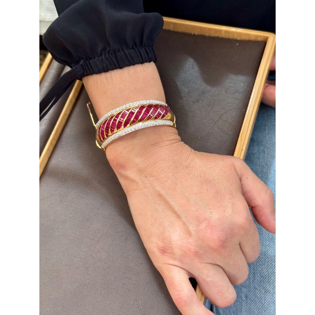 1960 Vintage 16 Ct Burma Ruby & 6 Ct Diamonds 18 Kt Yellow Gold 109 Grams Bangle For Sale - Image 14 of 18