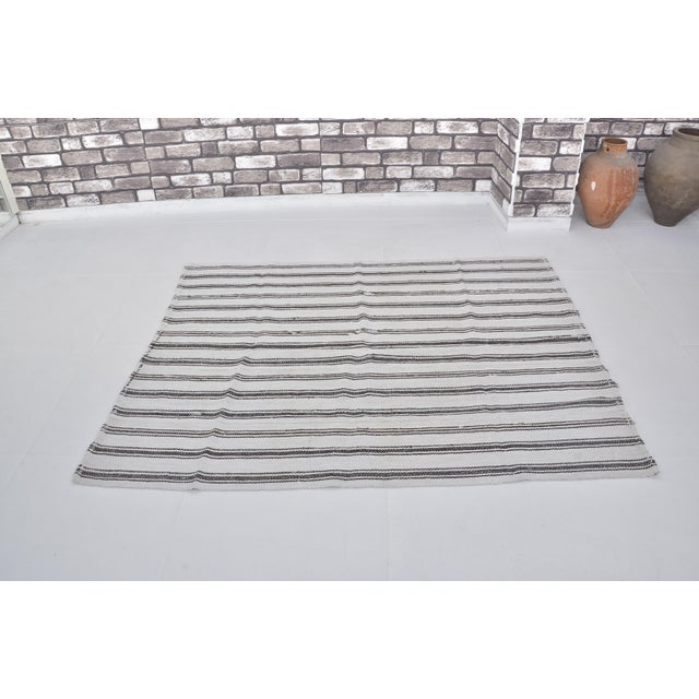 Turkish 1950s Stripe Handwoven Oushak Floor Kilim For Sale - Image 3 of 10