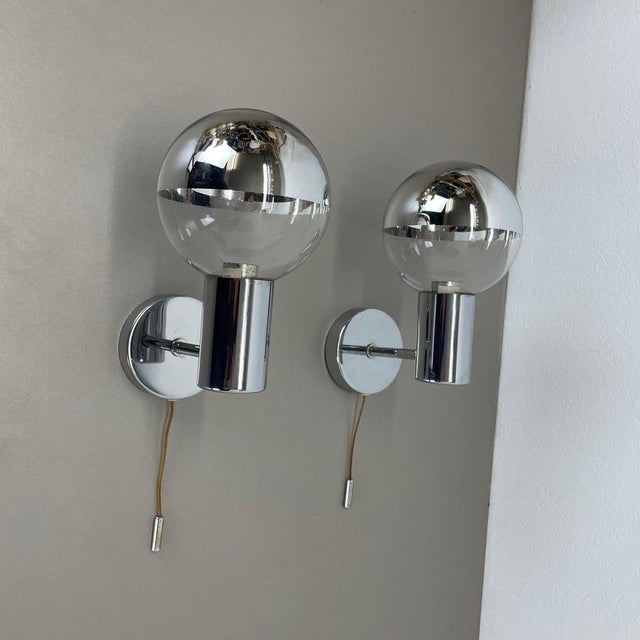 Article: Set of two cubic wall lights sconces in silver chrome Producer: Staff lights, Germany Design: Motoko Ishii Age:...