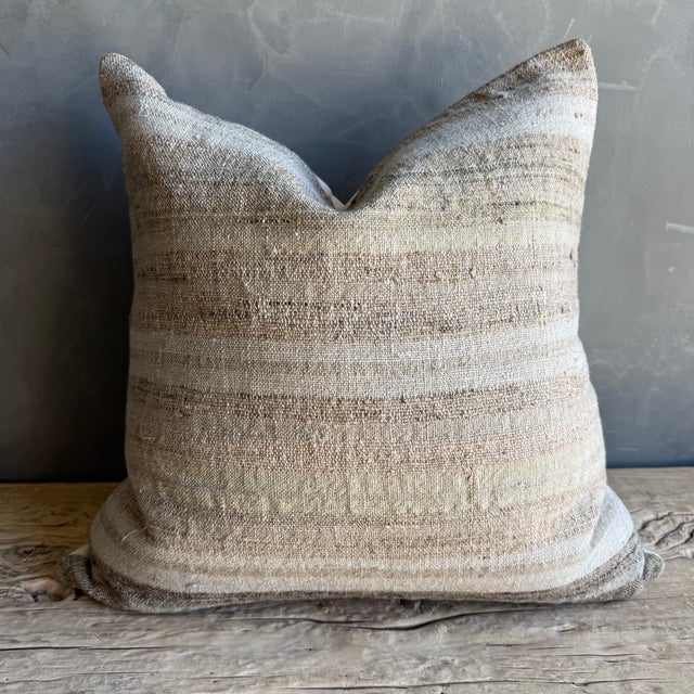 Size: 22" x 22" Main color: Brown / Gray / Nude /Blush /Flax Includes: Down/Feather Insert Our vintage Turkish fabric...