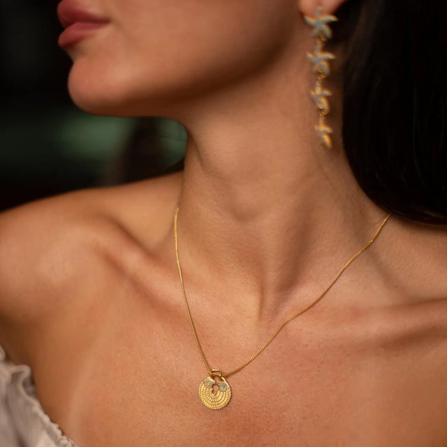 Guardian Eagle Medallion Gold Necklace For Sale - Image 4 of 9