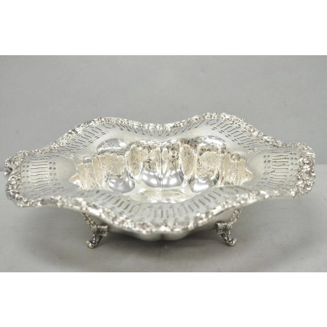Vintage Webster Wilcox 3236C Silver Plated International Silver Co. Ornate Scalloped Centerpiece Fruit Bowl. Circa Early...