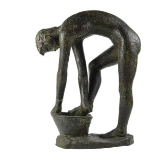 Early 20th Century Patinated Bronze Sculpture of a Man Washing Himself Over a Bucket by Carlos De La Cárcova, Argentina For Sale