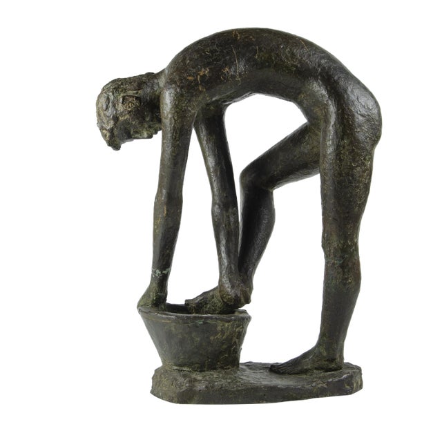 Early 20th Century Patinated Bronze Sculpture of a Man Washing Himself Over a Bucket by Carlos De La Cárcova, Argentina For Sale