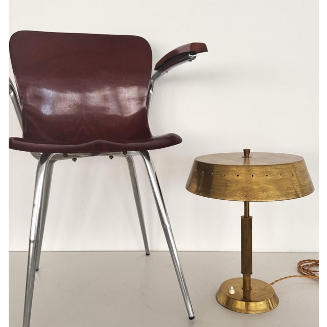 Gorgeous Italian table lamp in full brass, manufactured in the 1950s. The lamp is un-attributed, but made in the style of...