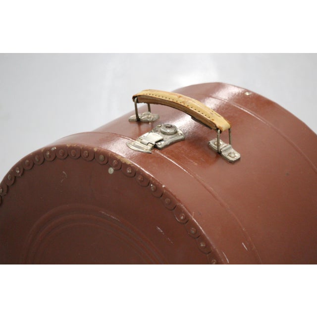 Round Brown Hat Box, 1890s For Sale - Image 17 of 18