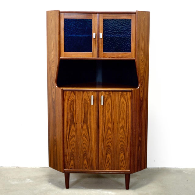 1950s Danish Rosewood Corner Cabinet W/ Indigo Stained Glass Doors For Sale - Image 4 of 16