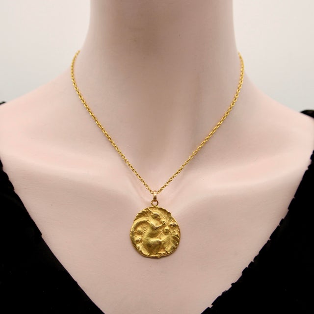 Metal Late 19th Century 18k Gold Victorian French Squirrel Medallion For Sale - Image 7 of 8