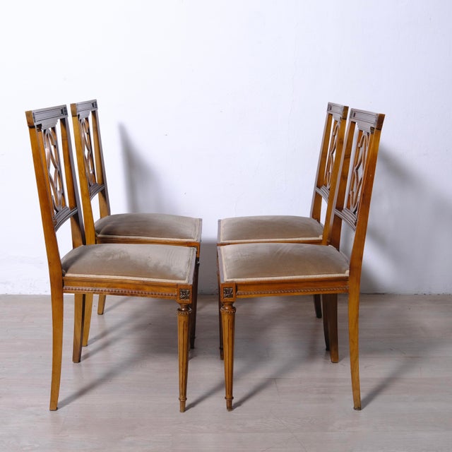 Louis XVI Chairs in Walnut, Italy, 1950s, Set of 4 For Sale - Image 4 of 16