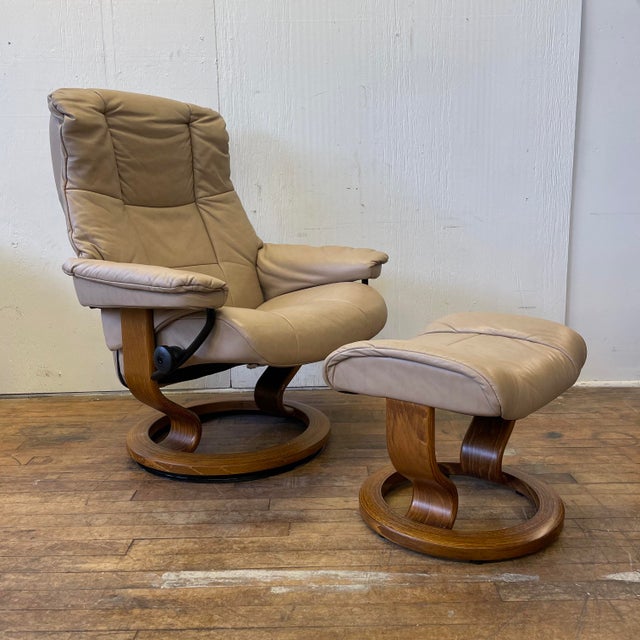 1990s Vintage Ekornes Stressless Tan Leather Recliner Chair and Ottoman
