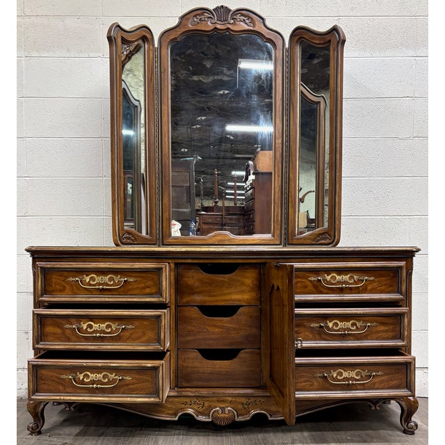 This is a stunning vintage 1970s Drexel Heritage Brittany Collection French Provincial Louis XV dresser with removable...