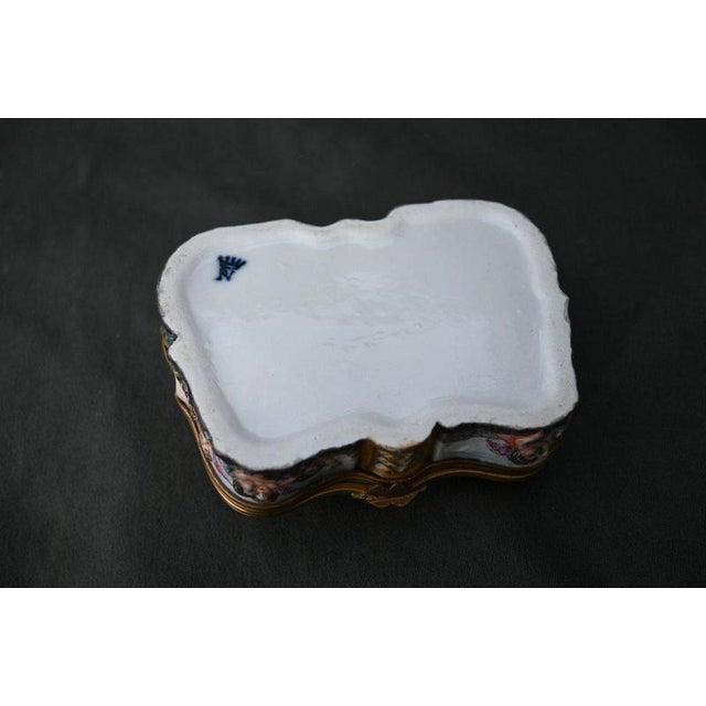 Ceramic Capodimonte Box in Porcelain, 19th Century For Sale - Image 7 of 11