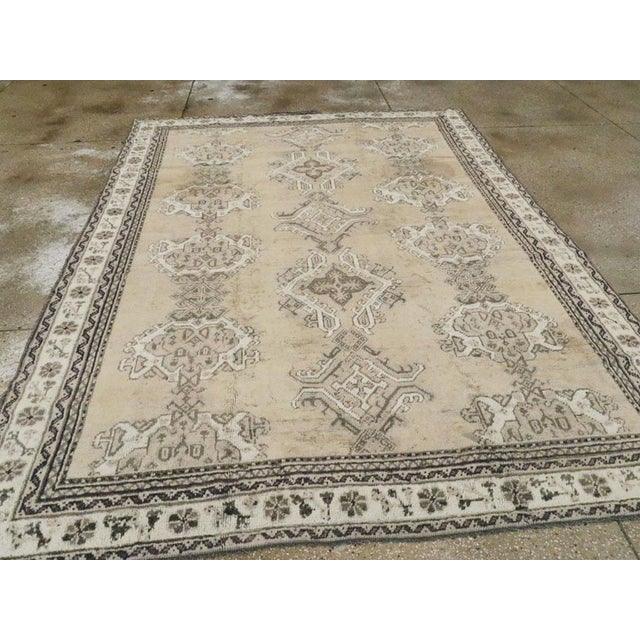 Early 20th Century Galerie Shabab Collection Early 20th Century Champagne Colored Turkish Handmade Oushak Carpet For Sale - Image 5 of 9