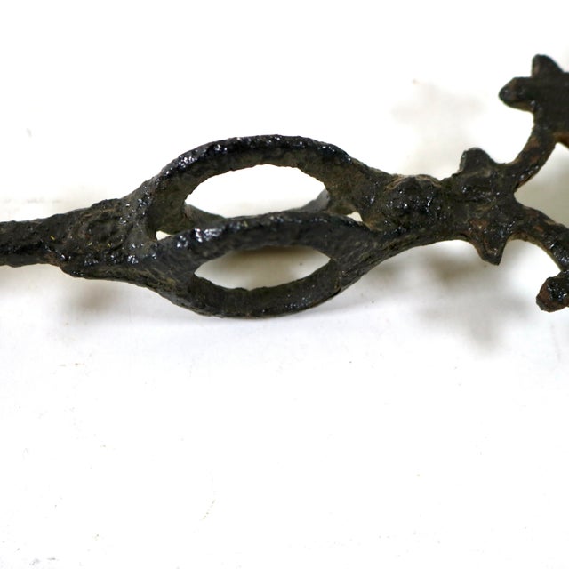 Late 19th Century Antique Cast Iron Lightning Rod Arrow With Green Glass Tail For Sale - Image 4 of 12