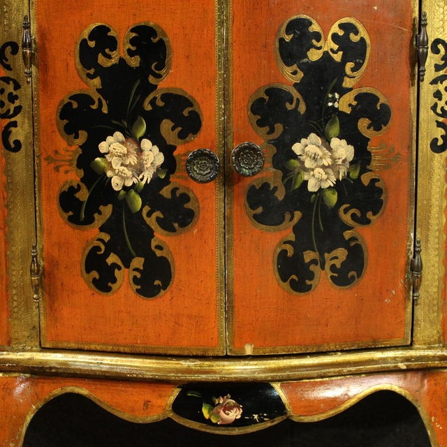 Vintage Tuscan Lacquered and Painted Display Cabinet, 1970 For Sale - Image 9 of 13