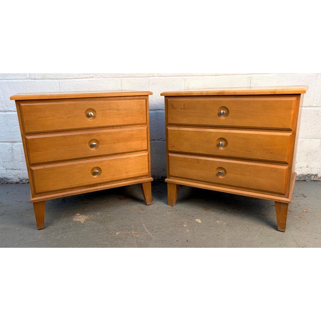 Beautiful pair of mid-century modern nightstands crafted from warm maple by Ethan Allen. Featuring solid dovetail drawers,...
