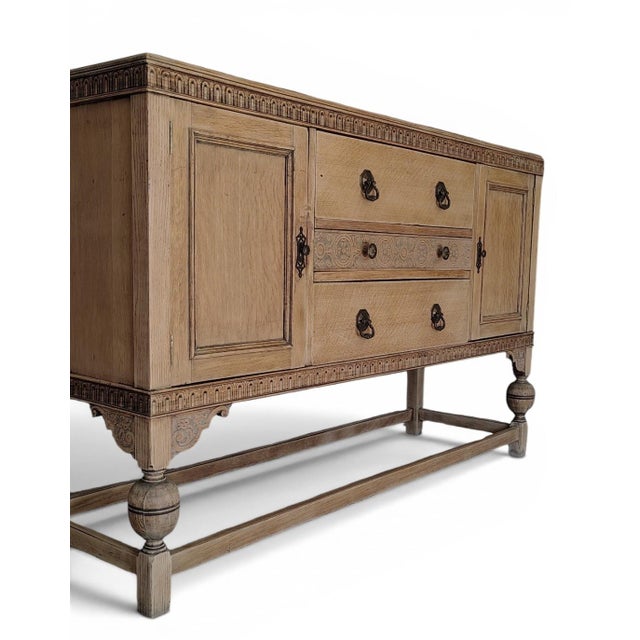 English Early 1900s Natural Tiger Oak Sideboard With Carved Detailing For Sale - Image 3 of 10