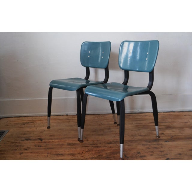 Mid-Century Modern 1970s Vintage Fiberglass Desk Chairs/ American Desk Manufacturing/ Industrial Seating - Set of 2 For Sale - Image 3 of 12