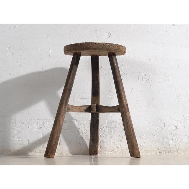 Antique primitive stool (c.1920) Dimensions: Diameter: 28 cm Height: 50 cm Style: Primitive Materials and techniques: Elm...