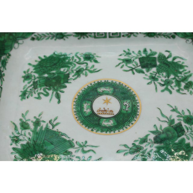 Circa 1800-1830 Chinese Export Pair of Green Fitzhugh Covered Vegetable Dishes - Set of 2 For Sale In Raleigh - Image 6 of 10